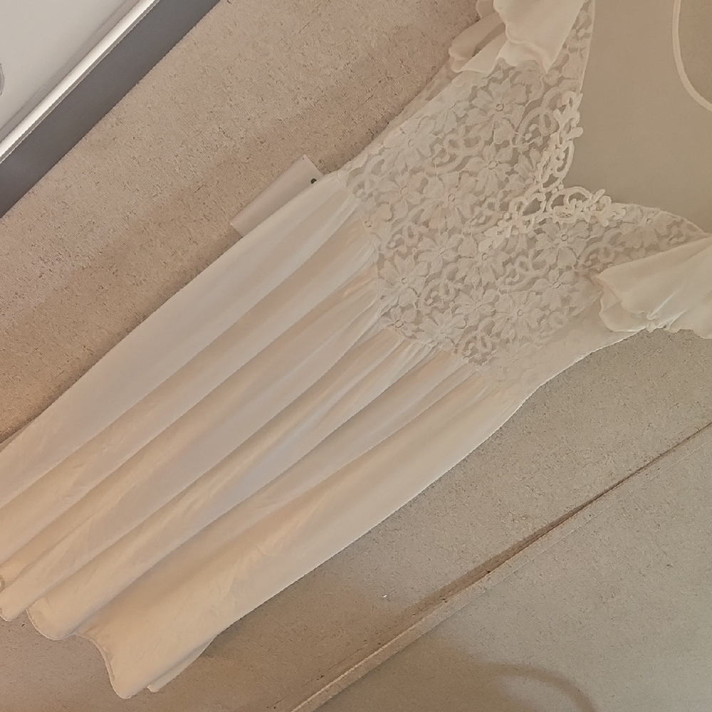 Elegant Lace Bodice Maxi Dress in Ivory